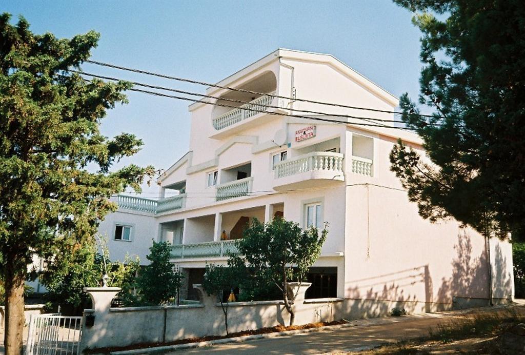Apartment Busljeta Starigrad Paklenica Exterior photo