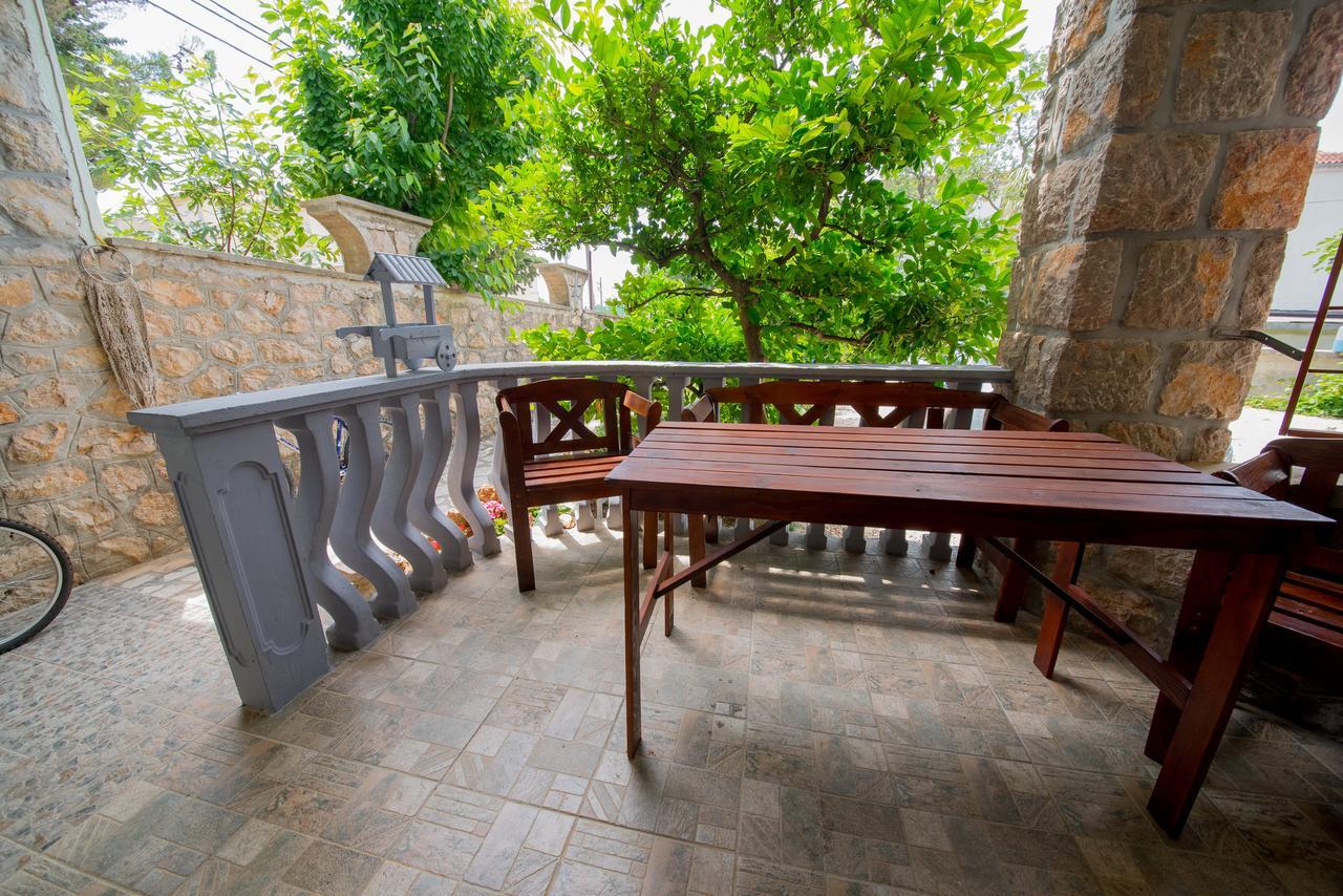 Apartment Busljeta Starigrad Paklenica Exterior photo